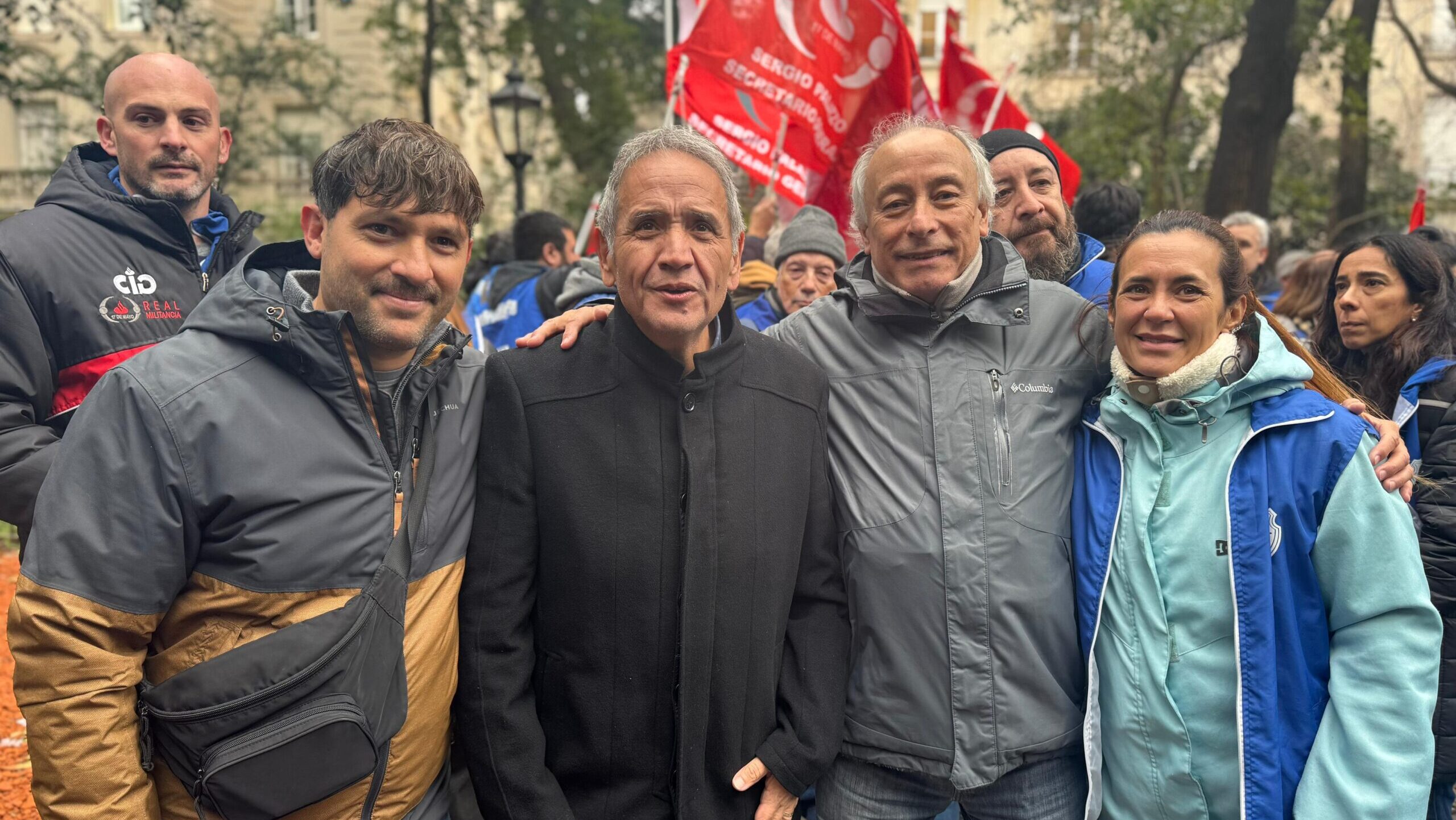 Bancarios se movilizaron a la Embajada de España por conflicto con el Santander