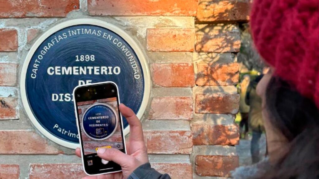 Colocaron una placa en el Cementerio de Disidentes de Lomas de Zamora