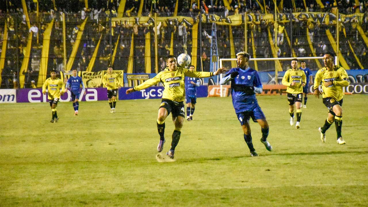Cero fútbol, cero goles: Temperley y Almirante Brown firmaron un deslucido empate