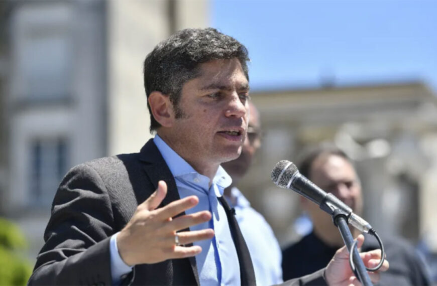 Kicillof defendió a los municipios, atacó el ajuste nacional y respaldó la marcha por fondos alimentarios