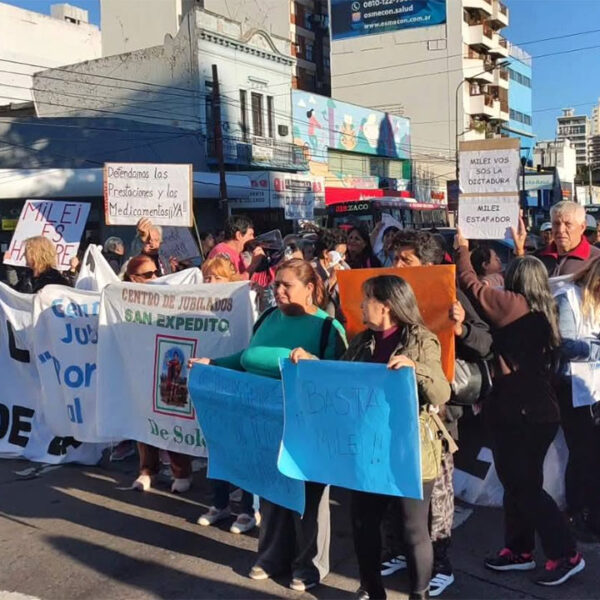 Protesta en Lomas de Zamora: Jubilados y docentes reclamaron contra el ajuste
