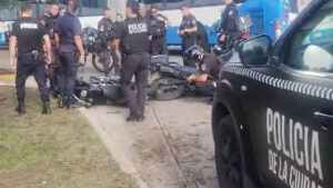 Persecución de película: dos menores robaron una moto&hellip;