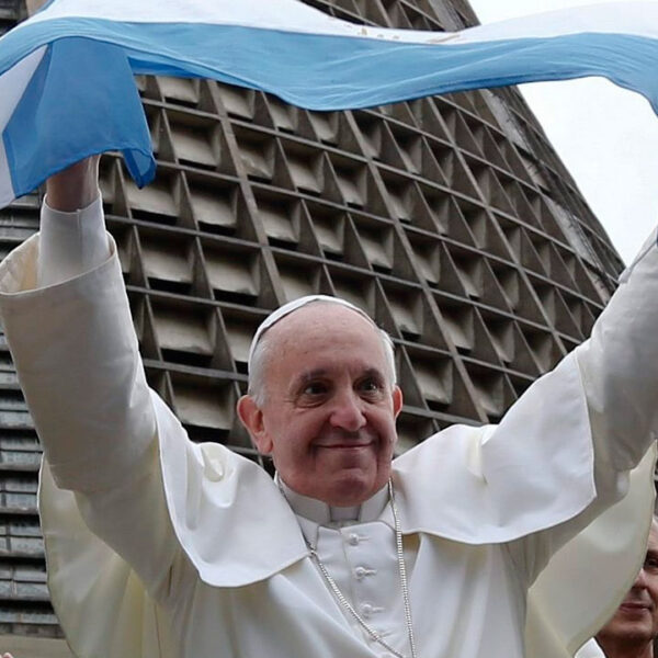 Un legado que trasciende el tiempo: El emotivo homenaje al Papa Francisco en el Sur