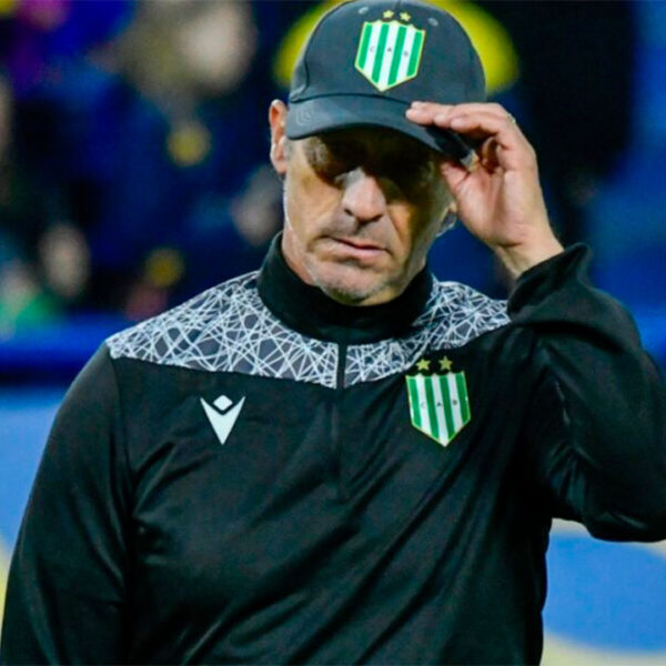 Troglio estalló contra la prensa tras el empate de Banfield