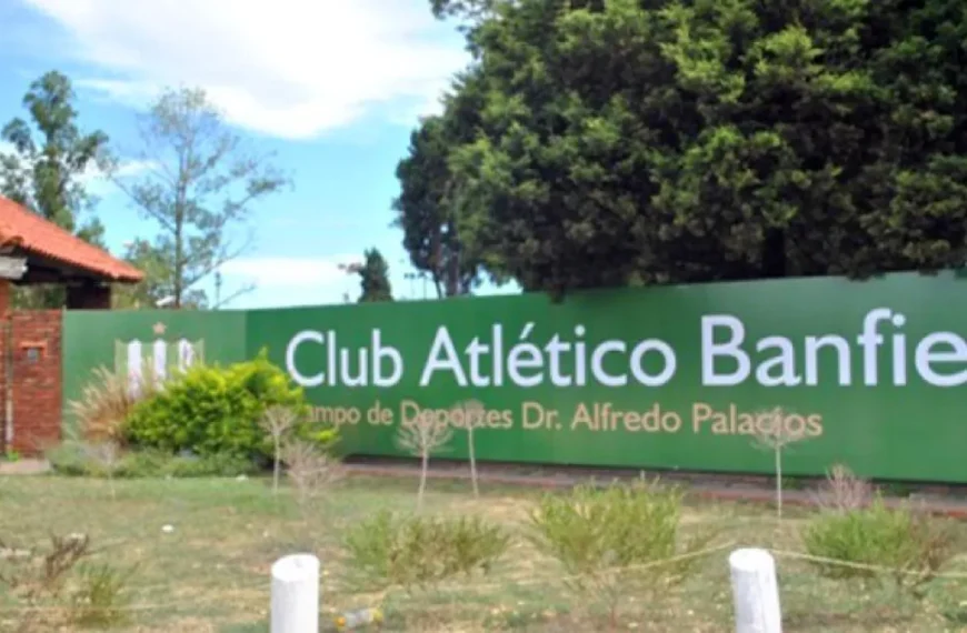 Crece la tensión en Banfield: dictaron la conciliación obligatoria tras el despido de empleados históricos