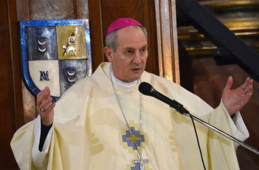 Dolor y reclamo en Temperley: monseñor Lugones despidió al joven asesinado por un celular
