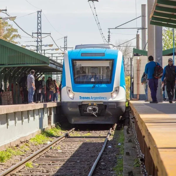 El Gobierno nacional anunció aumentos en las tarifas del tren y los colectivos desde el 26 de mayo