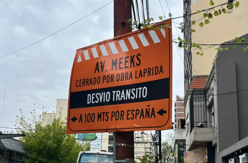 Por obras en el centro de Lomas cortan calles y cambian paradas de colectivos