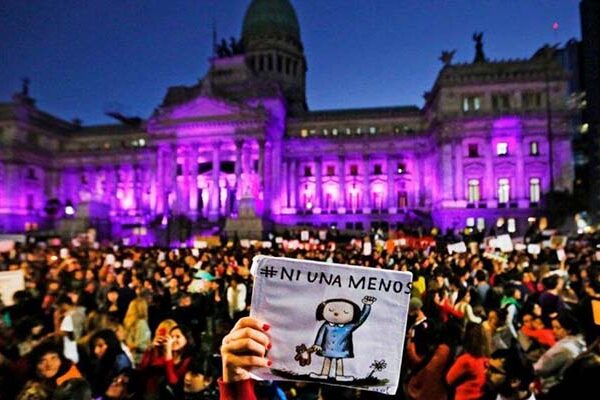 Ni Una Menos marcha al Congreso conmocionado por los últimos tres femicidios: uno ocurrió en Temperley