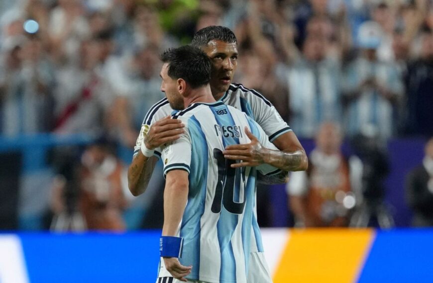 Medina, el pibe de Fiorito debutó en el Mundial con la camiseta argentina con gran nivel