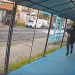Vecinos atraparon a un adolescente que intentó robar una moto en un complejo de pádel de Temperley