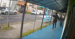 Vecinos atraparon a un adolescente que intentó robar&hellip;