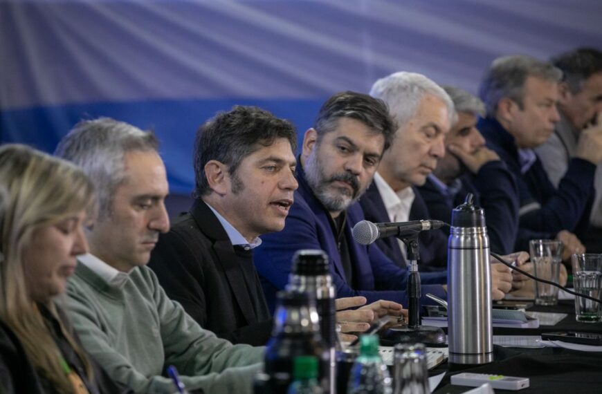El MDF de Kicillof juntó a la tropa, apuntó a los armados distritales y no descartó las PASO