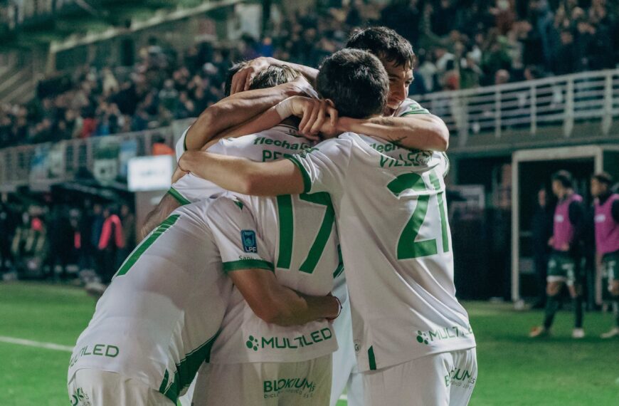 El Taladro festejó en el Lencho: Banfield venció 3-2 a Sarmiento en un final dramático