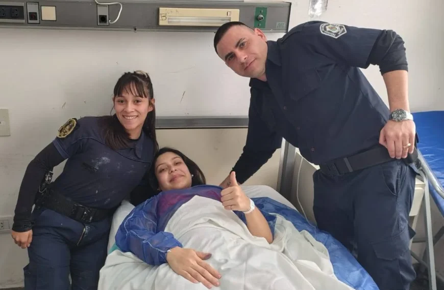 Héroes de azul en Budge: dos policías asistieron un parto de emergencia dentro de un auto
