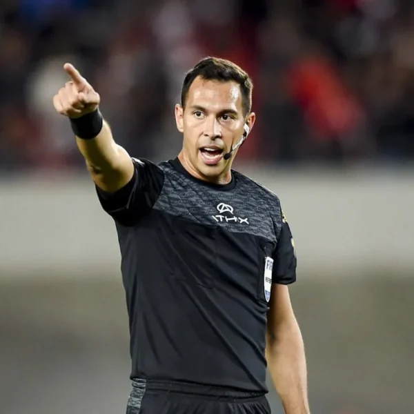 Facundo Tello arbitrará el Clásico del Sur con historial favorable a Banfield